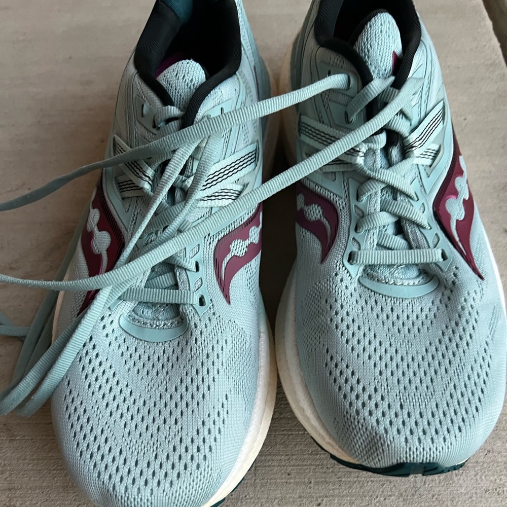 Saucony Triumph 20 (Size- 8.5)